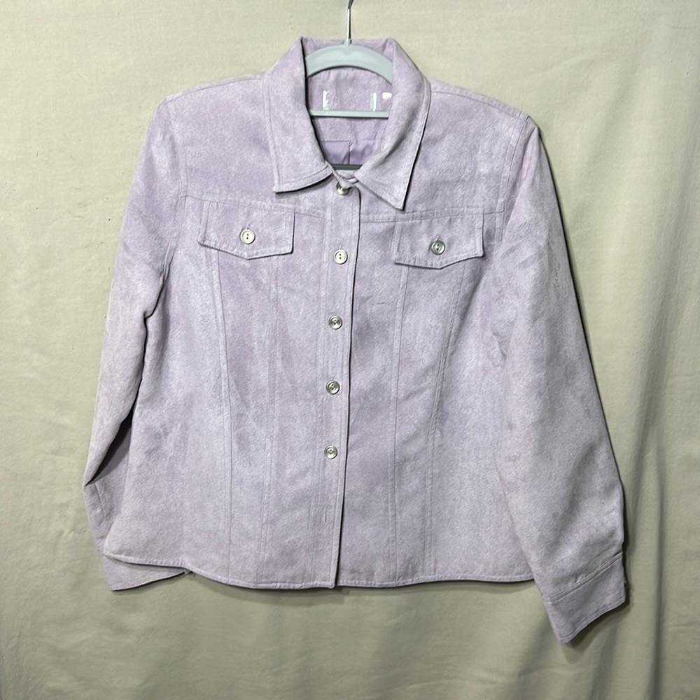 Women’s blazer, button up front w/collar, long sleeves, 2-faux front pockets.